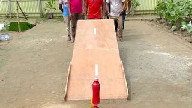 用胶带撞瓶子，不可思议的运气挑战。#挑战不可能