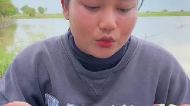 地包天老婆来了 #我的乡村生活 #东南亚八面佛 #原始美味 #农村生活