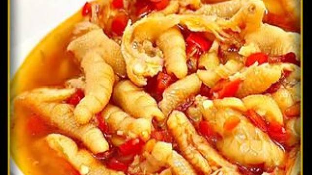 无骨鸡爪真的是老太太用嘴肯出来的吗？看完视频你就知道 #无骨鸡爪  #酸辣无骨鸡爪  #鸡爪