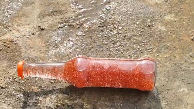 楼梯滚瓶子爆破解压时刻