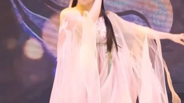 “雅雅雅 艾特你那逆子出来见见世面”#古风舞蹈 #鸳鸯戏dj