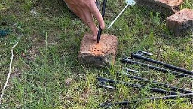 帐篷天幕带的地钉不好用，科曼加长加粗碳钢地钉它来了#户外露营 #高性能实用工具 #户外工具 #地钉