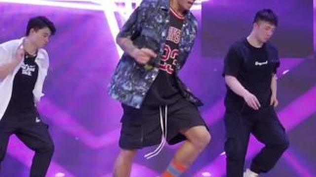 清波热舞派对课程 轻松愉快和随意摆动的环节。#清波健身学院 #团操教练培训 #健身教练培训