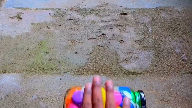 楼梯滚瓶子爆破解压时刻