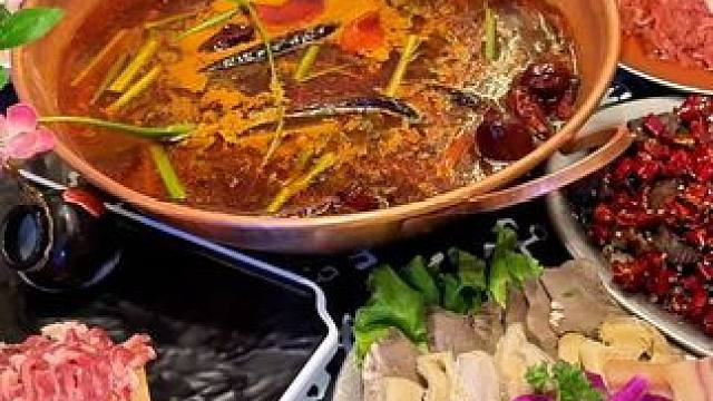 尝尝万象城新开的云南酸菜火锅 #响滇云南酸菜牛肉火锅#兰州响滇#日常vlog #兰州兰州 #这一口好