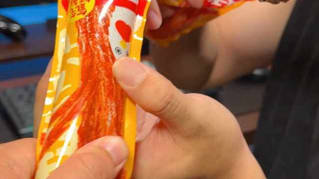 追剧的时候再来一根烤脖，配点酒别提多爽了！#零食 #零食推荐 #追剧 