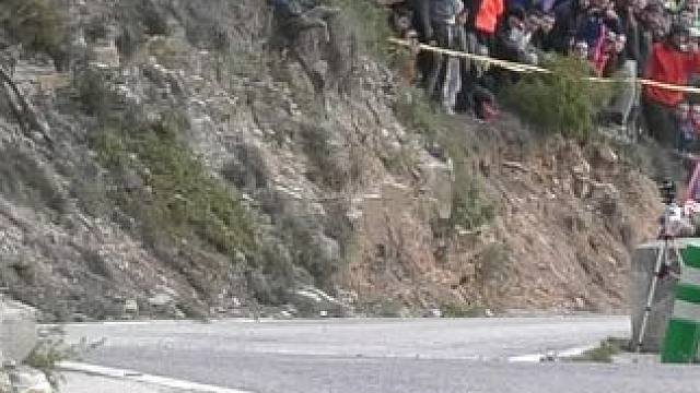 这流畅的走线、迅猛的速度、贴地飞驰的英姿，将内燃机的魅力演绎得淋漓尽致，更是把拉力赛的激情展现的明明