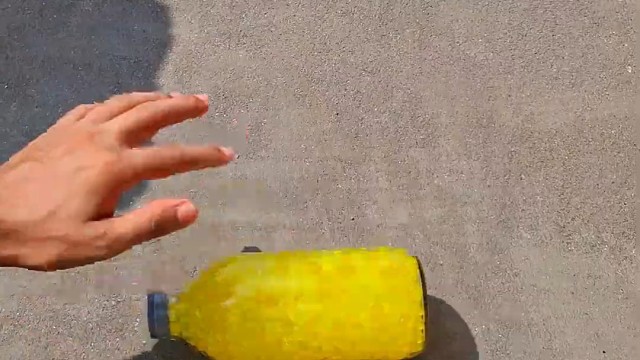 楼梯滚瓶子爆破解压时刻