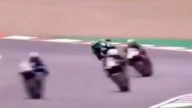 #motogp #摩托车比赛 #滑胎过弯 #大神控车 #危险动作请勿模仿