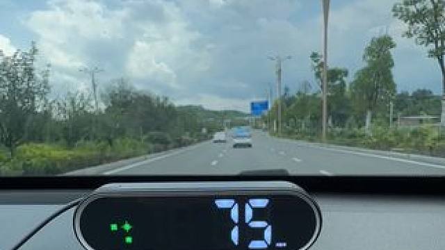 不要流量，不要卡，只要插USB供电即可使用，车速，语音播报，真的太方便了。