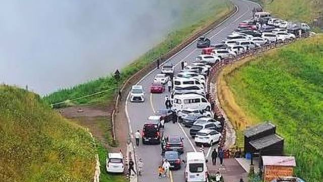 雨后那拉提草原云雾缭绕，恰似人间仙境，痴情的养蜂女等待着牧羊人的归来，也期待着你的到来#音乐 #治愈