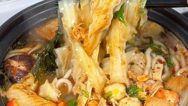 土豆粉真的比买的还好吃，汤鲜味美，还升级了粉面两掺，到手五大包才这价，好吃绝了#土豆粉 #刀削面