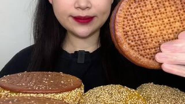 #南瓜饼 芋泥饼黑芝麻饼 碗里是芋泥酱 嘎嘎好吃#好吃到停不下来的芋泥饼 #不敢想