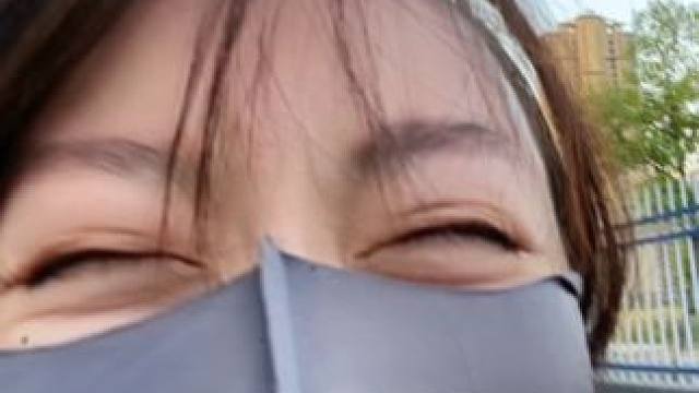 看来捡瓶子不是惩罚，是奖赏#内容过于真实 #网友神评论 到底该怎么惩罚