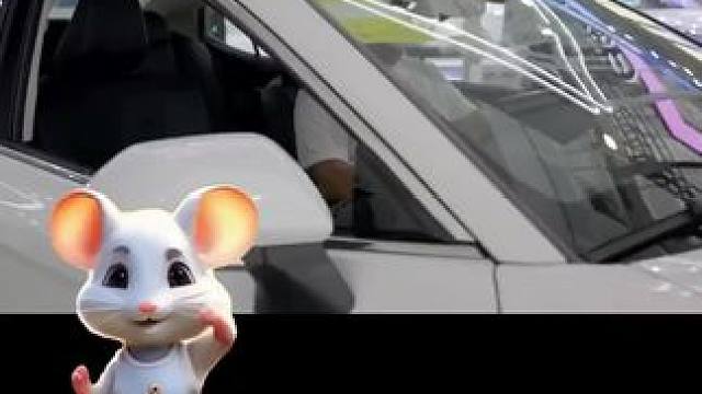 今天去了青岛国际会展中心看车展，感觉像置身于未来世界，各种新型车型和科技展品让人大开眼界，真是车迷们