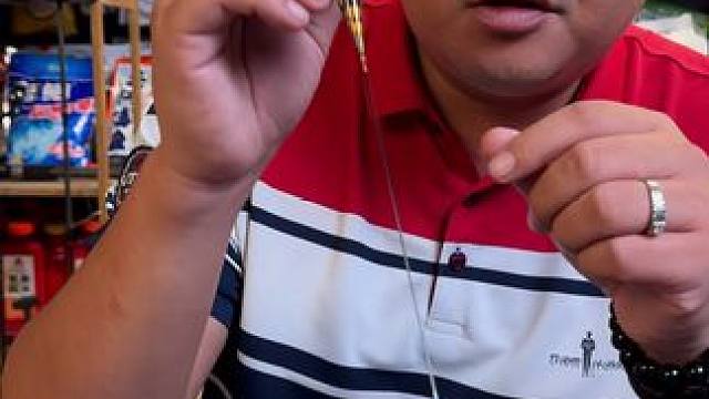 久岩高灵敏碳素夜光漂 久岩316高碳素夜光漂，自重轻，高吃铅比，而且led灯珠设计，夜钓看漂更清晰。