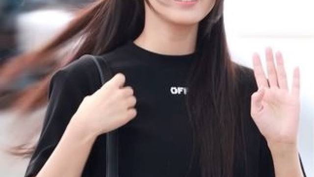 金惠允机场穿搭颜值状态 #金惠允 #穿搭 #完美身材 #笑容最治愈的女孩 #美出高级感