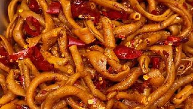 能吃辣的一定不要错过这个湖南的香辣鸭肠，吃起来QQ弹弹的嚼劲十足，又香又辣真的过瘾#好吃到停不下来 