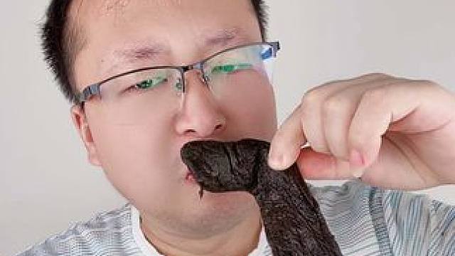 朋友请我吃黑大肠 #妈呀太香了 #吃货必备 #一口一口把你吃掉 #不敢想象这一