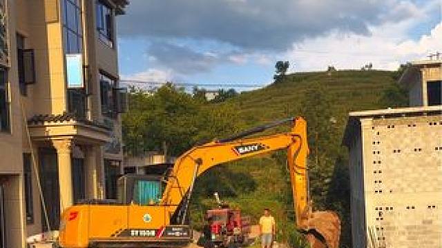 盼星星盼月亮终于要打水泥路了#农村修路