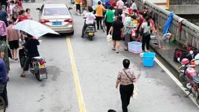 早菜市场，生活就应该这样 #赶场 #集市 #赶街