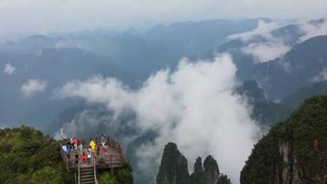 勇敢的人先享受世界 来莽山百分之九十的人都没有登顶过的山峰#航拍莽山 #一座不用爬的山 #莽山五指峰