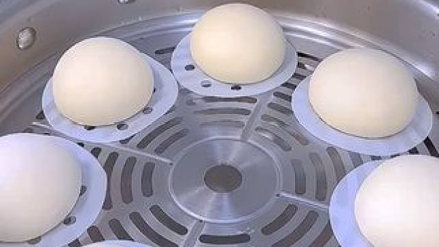 这个蒸笼纸 蒸馒头饺子太方便了 不仅不粘连而且还卫生 #蒸笼纸  #生活好帮手  #蒸笼垫