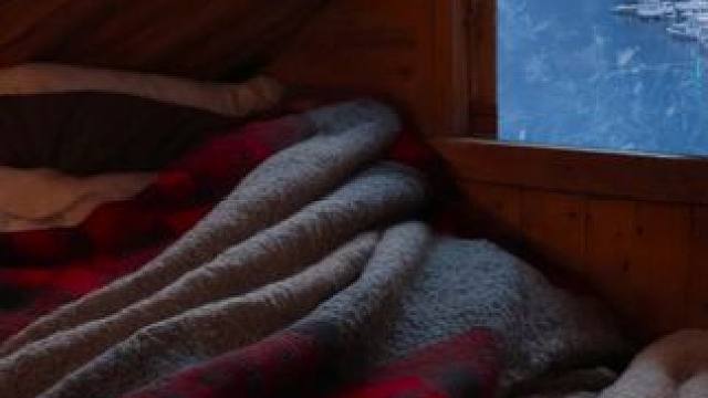 山下小镇的暴风雪小屋，在风雪声中沉入梦乡吧！ #白噪音 #助眠视频 #解压助眠