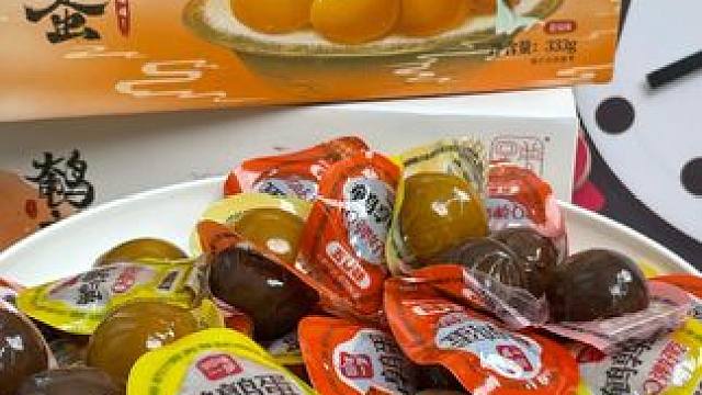 鹌鹑蛋 谁能拒绝这个大蛋黄又饱满的鹌鹑蛋啊！咸淡刚好，卤的入味，嚼着沙沙糯糯一点也不噎人，一口一个真