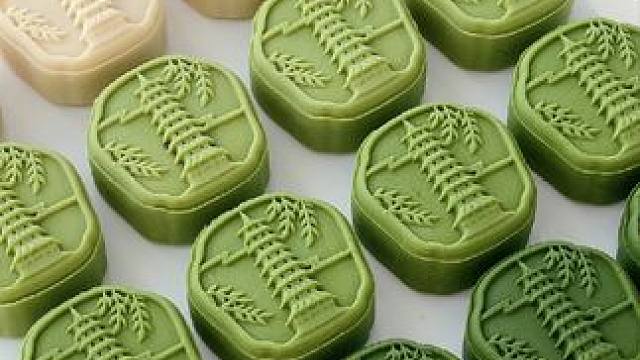 新手一次成功❗️新中式桃山皮月饼一次get4⃣种口味❗️ #还没到中秋就馋月饼了 #中秋节 #月饼 