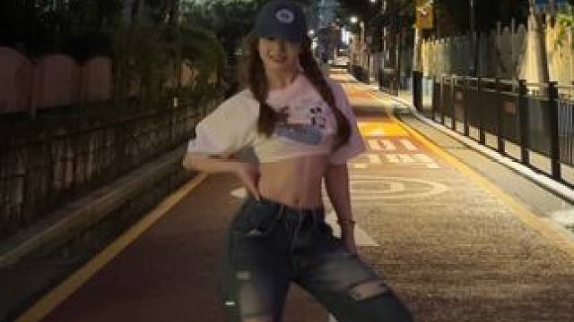 看不了演唱会，我就自己跳～#今日份舞蹈打卡 #翻跳 #shootingstar 