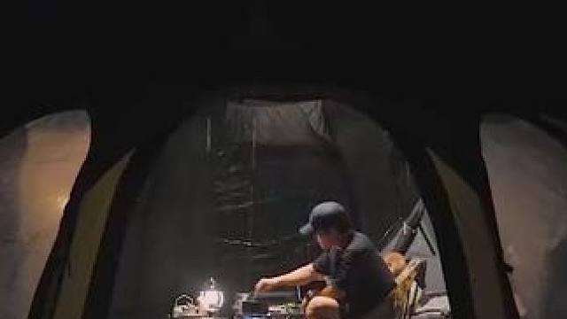 #户外露营 跟着狗狗暴雨天一块露营，向后独处露营生活#露营 #每一帧都是热爱 #野营 #露营美食