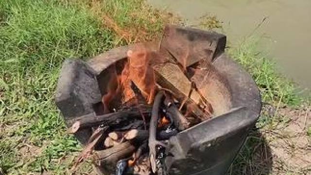 水煮福寿螺美食（请勿模仿） #原始美味 #我的乡村生活 #农村美食记录生活 #农村
