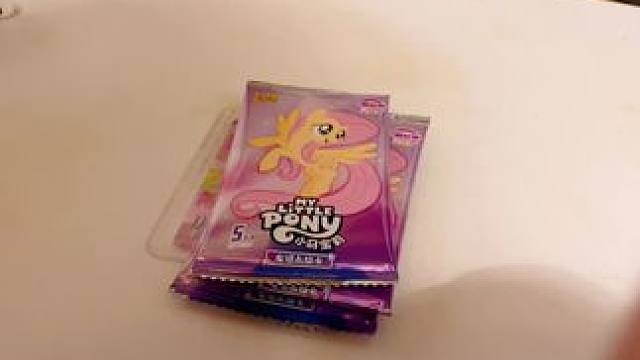 以后记录一下拆卡，今天拆4包彩虹三#小马宝莉卡片 #拆卡日常 #拆包 #我的玩具盲盒日记 #卡片 ，