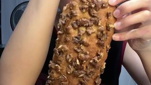 #好好吃饭好好生活 #妈呀太香了 #甜品治愈一切 #秋天的第一块月饼 #谁懂这一口的好吃程度