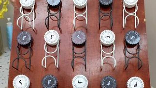 轻奢款脸盆挂钩，吸盘式固定，方便快捷，结实牢固，，一个挂钩可同时收纳多个脸盆，节省空间，打扫卫生也方