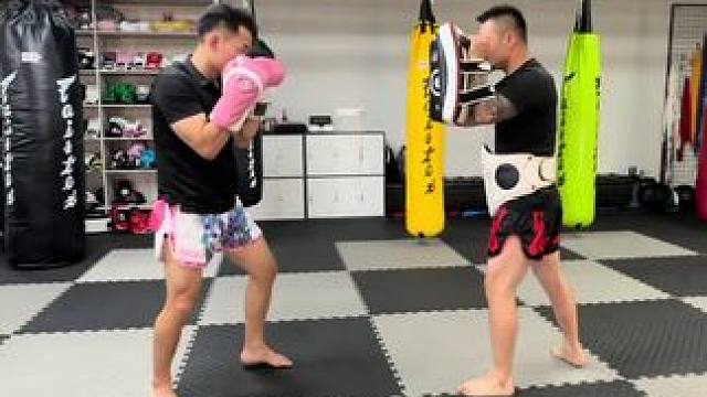 成年人的世界
各有各的难言之隐，各有各的身不由己，那些不能述说的心事，无人共鸣的情绪，有人放在了酒里