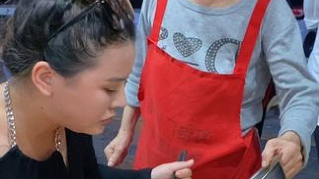 河南美女就是能吃辣！#螺蛳粉