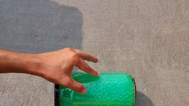 楼梯滚瓶子爆破解压时刻