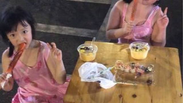 #抓住暑假的尾巴 #无忧无虑的童年 
为什么要对孩子好一点，因为幸福的童年治愈一生，不幸的童年，一生