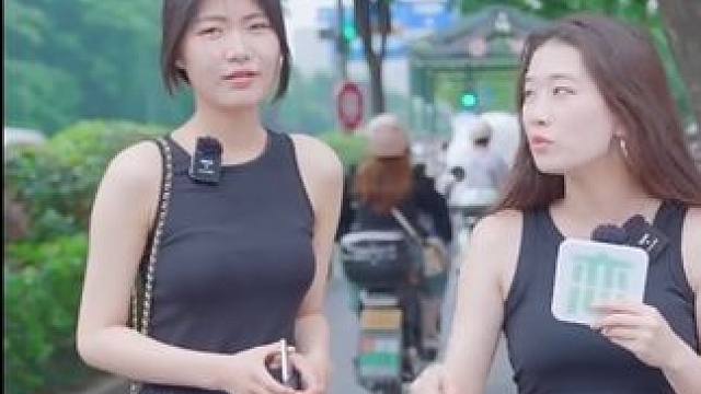 女生今天要大胆表白汽修厂小哥是一种什么样的体验#街头采访 #高甜来袭 #情侣 #脱单 #甜甜的恋爱