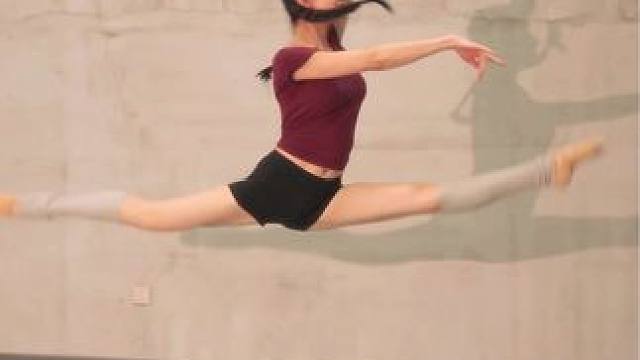 如果信仰有颜色 那一定是中国红#阿嬷#舞蹈#大长腿#一字马