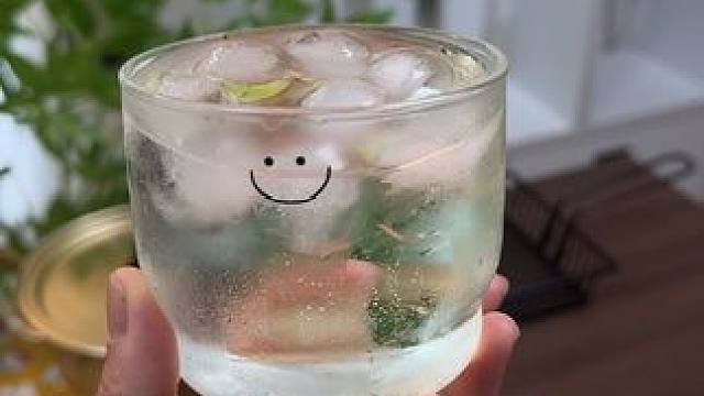 谁懂啊，第一口就被惊艳到了，就像哈密瓜在嘴里爆汁！气泡绵密，快和你的饭搭子一起试试吧#超便宜超划算 