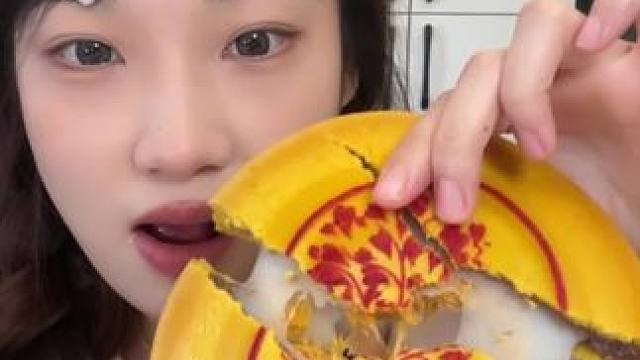 月饼测评！整了一些天南地北的月饼吃吃！ #软糯香甜 #月饼 #秋天的第一块月饼 #榴莲控 #糕点