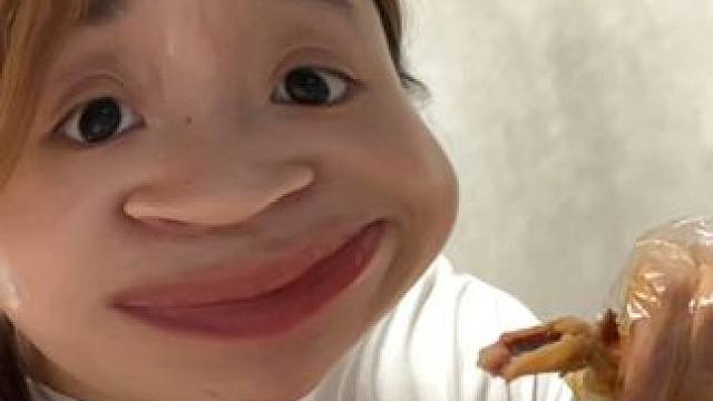 梵克鸭脖 #女大学生 #日常唠嗑 #吐槽 #谁懂这一口的好吃程度 #嘴不能停