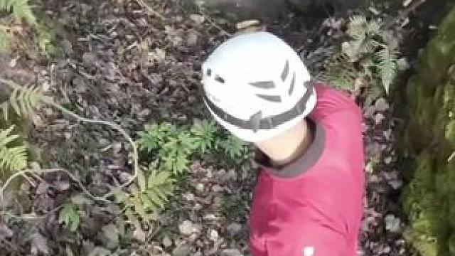 传说曾经有一对母子，进入此洞躲避匪患，再也没看见出来过，我们一行两人，进入探索，果然发现了百年前进入