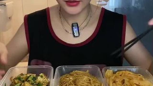 #晒美食是对平凡生活的热爱 #秋天的第一块月饼 #好好吃饭好好生活 #妈呀太香了 #好物推荐