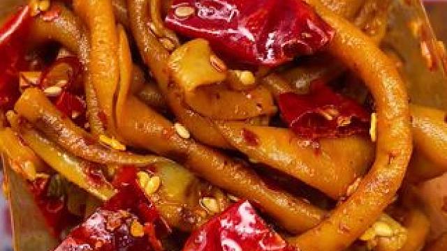 一口下去香香辣辣的嚼劲十足卤的特别入味，还没有鸭腥味，真的太好吃了#好吃到停不下来 #妈呀太香了 #