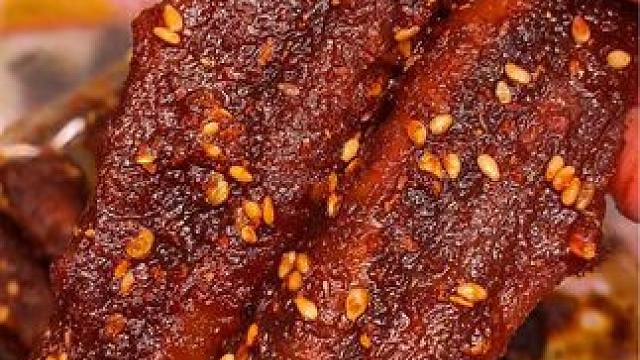 能吃辣的一定要试试这个爆辣鸭翅中，又香又辣特别过瘾，一口下去满满的全是肉#妈呀太香了 #无辣不欢 #