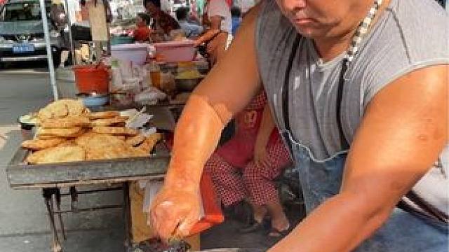 #热闹的一条街 #路边摊美味 #地方特色美食 #舌尖上的味道 #忘不了的童年味道